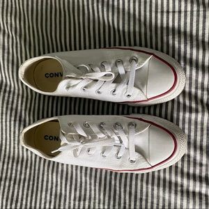 women’s size 6 white low-top converse